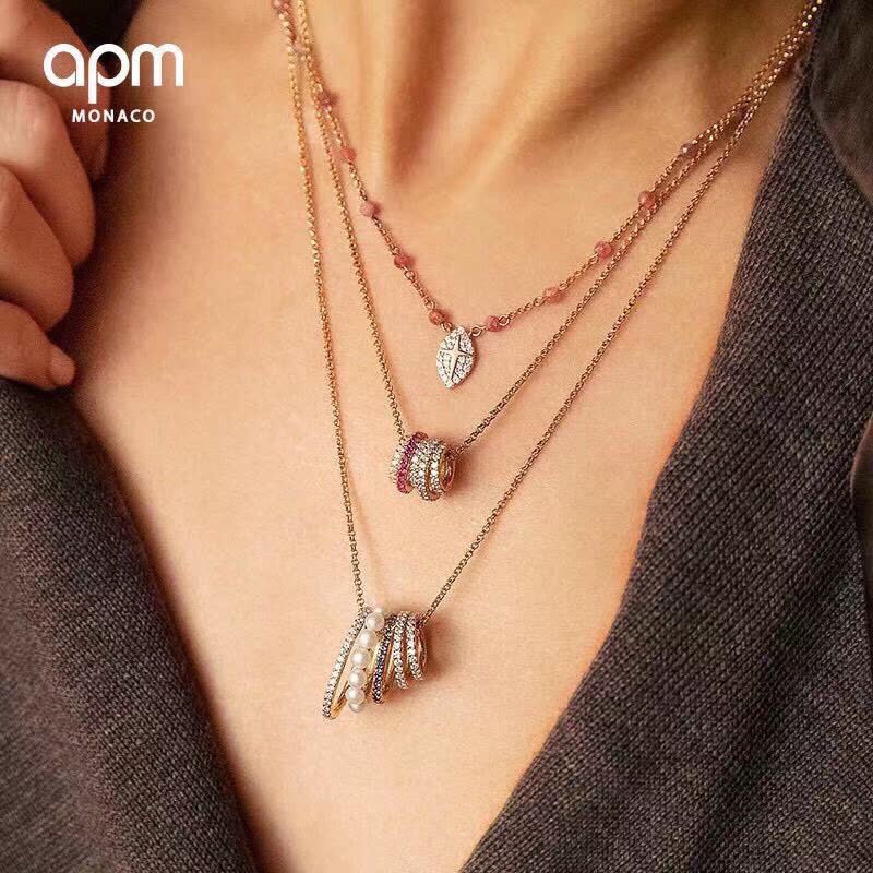 APM Monaco Elegant Gold and Pearl Necklace